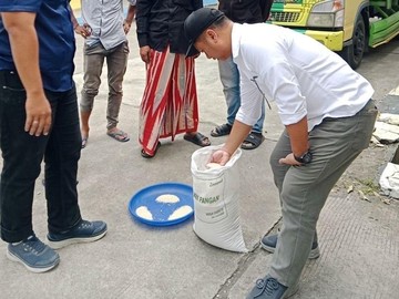 Warga Keluhkan Kualitas, BULOG Akan Ganti Beras Bantuan di Bangkalan