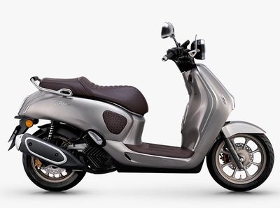 Potret Skutik Retro Terbaru Honda yang Punya Radar dan Dashcam