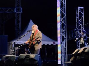 Momen Bersejarah! Iwan Fals Manggung di Timor Leste