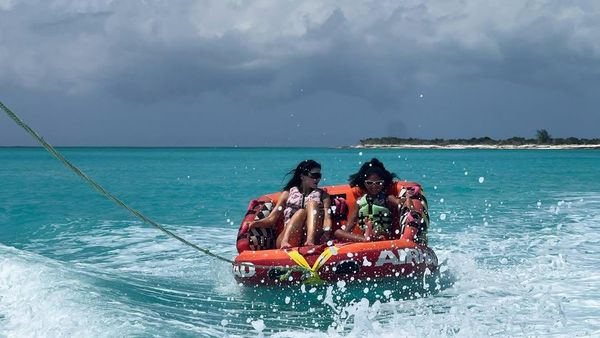 Eksotis Tiada Dua, Potret Kylie Jenner Healing di Kepulauan Turks dan Caicos