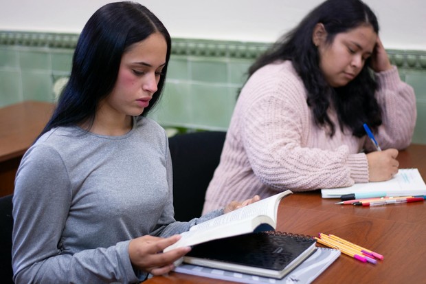 Ujian All Souls College merupakan seleksi fellowship elite dari Universitas Oxford yang terkenal karena pertanyaan singkat tetapi membutuhkan analisis mendalam dan pemikiran kritis tingkat tinggi.
