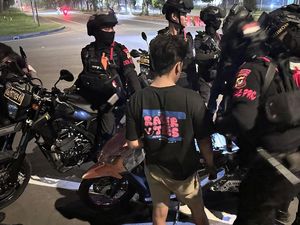 Brimob Polda Metro Bubarkan Balap Liar di Bekasi, 2 Pemuda Ditangkap