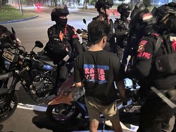 Brimob Polda Metro Bubarkan Balap Liar di Bekasi, 2 Pemuda Ditangkap