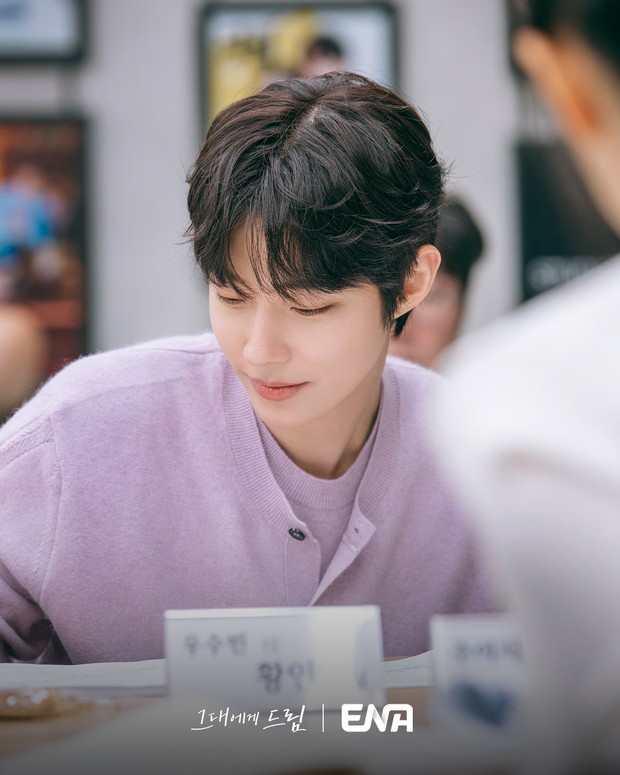 Hwang In You memerankan seorang sutradara film sukses bernama Woo Soo Bin dalam drama 'Dream to You'.