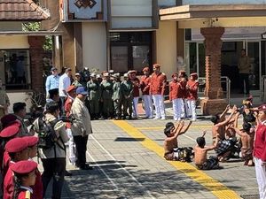 Prabowo Tiba di Sekolah Rakyat Tabanan Bali, Disambut Tari Kecak dan Yel-yel