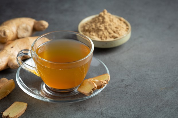 Teh jahe untuk minuman penurun berat badan/Foto: Magnific.com/jcomp Teh jahe menjadi salah satu minuman penurun berat badan yang dipercaya dapat membantu metabolisme dan mendukung pembakaran lemak tubuh.
