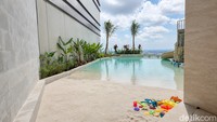 Mewah! Beach Club Ala Bali di Rooftop Trans Luxury Hotel Surabaya