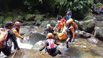 Wisatawan Tewas Tenggelam Saat Berenang di Curug Ciparay Bogor