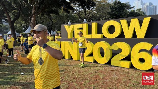 Yellow Run 2026 sendiri digelar di area GBK dengan sasaran 10 ribu peserta. Ajang ini mempertandingkan dua kategori lomba, ialah 5 kilometer (5K) dan 10 kilometer (10K), dengan rute nan relatif datar untuk mendukung pencapaian catatan waktu terbaik para pelari.(CNN Indonesia/Dela Naufalia)