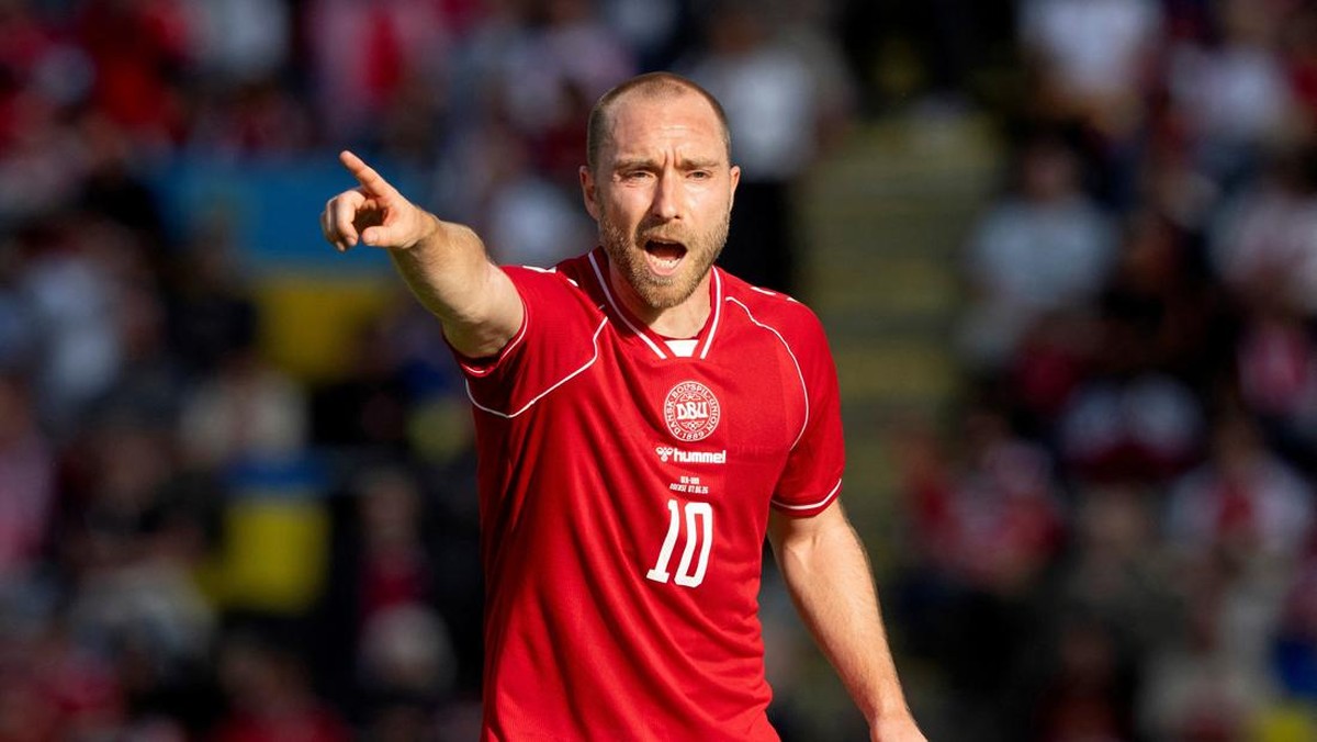 Christian Eriksen saat tampil menghadapi Ukraina, sebelum ia kolaps dan mendapat perawatan. Foto: via REUTERS/Ritzau Scanpix Denmark