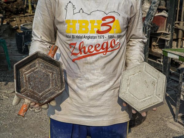 Dari Sampah Jadi Berkah, Cangkang Kerang Hijau Disulap Jadi Paving Block