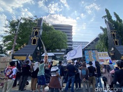 Soroti Konflik Lingkungan, Warga Kendal-Demak Demo di Kantor Gubernur Jateng