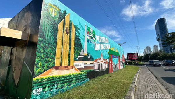 Spanduk dan Mural Dukungan Bonek Hiasi Surabaya Jelang HUT Persebaya