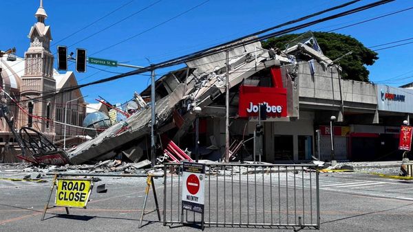 Gempa M 7,8 Guncang Filipina, Bangunan Ambruk