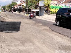 Jalan Raya Semen-Ngluwar Magelang Rusak Parah Imbas Proyek Tol