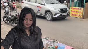 Jualan Risol di Pinggir Jalan, Jelita Bahar Gak Harapkan Warisan