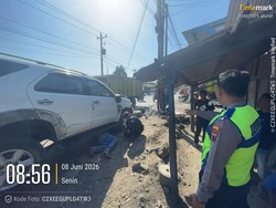 Laka Beruntun 3 Mobil di Tegowanu Grobogan, Fortuner Oleng Tabrak Ruko