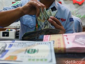 Bank Mulai Jual Dolar AS Rp 18.000 Lagi