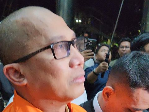 KPK menahan Ismail Adham dan Asrul Azis dalam kasus korupsi kuota haji 2023-2024. (Adrial/detikcom)