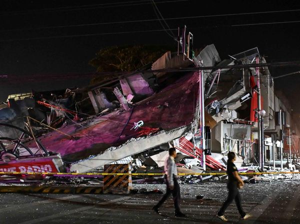 Malam Mencekam di Filipina, Warga Menatap Ngeri Reruntuhan Kota