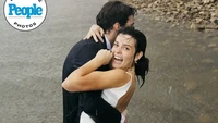 Viral Pernikahan Diguyur Hujan Lebat, Pengantin Nekat Lompat ke Danau