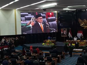 Suhud Alynudin Resmi Dilantik Jadi Ketua DPRD Jakarta