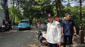 Parkir Liar di Depan RSCM Jakpus Ditertibkan, Jukir Kabur saat Hendak Diamankan