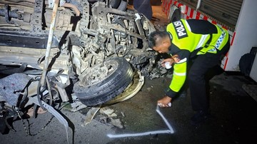 Ambulans Tabrak Truk di Tol Pekanbaru, 3 Orang Tewas