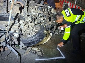 Ambulans Tabrak Truk di Tol Pekanbaru, 3 Orang Tewas