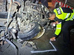 Ambulans Tabrak Truk di Tol Pekanbaru, 3 Orang Tewas