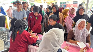 Hari Bhayangkara Ke-80, Polres OKU Gelar Bakti Kesehatan dan Beri Sembako