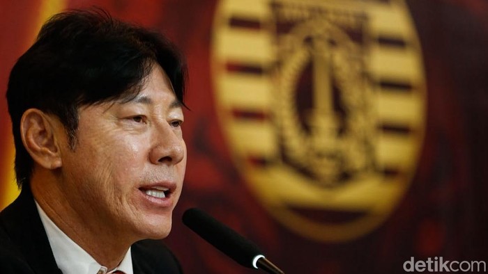 Perwakilan manajemen Persija Jakarta menghadiri acara perkenalan pelatih baru di Jakarta International Stadium (JIS), Jakarta, Senin (8/6/2026). Klub resmi mengumumkan penunjukan Shin Tae-yong sebagai pelatih kepala.