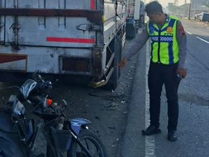 Pemotor Tewas Usai Tabrak Truk Parkir di Beji Pantura Batang