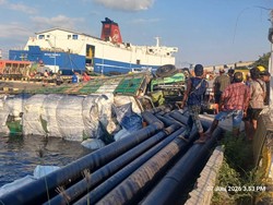 Truk ODOL Bawa Rongsokan Nyemplung Laut di Pelabuhan Tanjungwangi