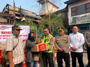 Warga Terdampak Kebakaran Kemayoran Bersyukur Terima Paket Bantuan Polri