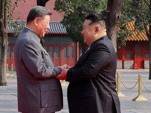 Video: Momen Kim Jong Un Sambut Kunjungan Presiden China Xi Jinping