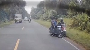Begal di Lampung Timur Viral Terekam Dashcam, Pelaku Serahkan Diri