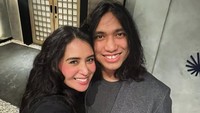 Gemas! Ayushita Kesampaian Kepang Rambut Gerald Situmorang