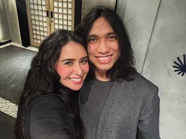 Gemas! Ayushita Kesampaian Kepang Rambut Gerald Situmorang