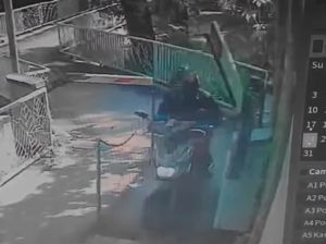 Aksi Satpam di Cileungsi Cosplay Maling Motor di Tempat Kerja Sendiri