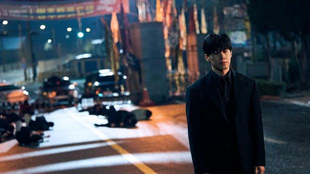 Teach You a Lesson Kim Moo-Yul as Na Hwa-jin in Teach You a Lesson. Cr. Kim Ji-yeon/Netflix © 2026
