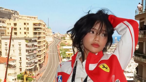 Gaya Stylish Fuji di Monako, Tenteng Tas Chanel Hingga Hermes Rp 653 Juta
