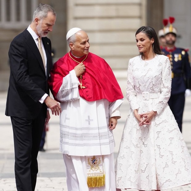 Gaya busana Ratu Letizia saat bertemu dengan Paus Leo XIV