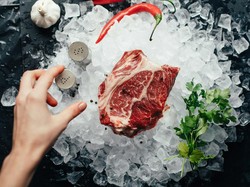 8 Tips Mencairkan Daging Kurban Beku Tanpa Merusak Tekstur dan Rasanya