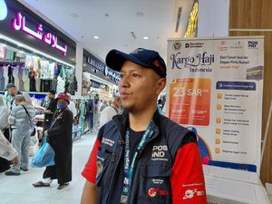 Oleh-oleh Haji Tak Muat Koper? Bisa Kirim Lewat Pos Indonesia