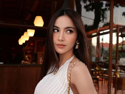 Gaya Elegan Mahalini Pulang ke Bali, Pakai Tas Chanel Langka-Jam Rp 643 Juta