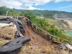 Jalan Nasional di Minahasa Utara Terputus, Pengendara Lewat Jalan Alternatif