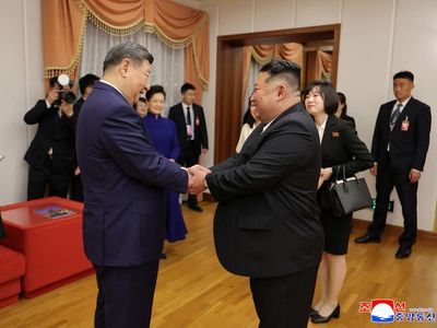 Pertemuan Xi Jinping dan Kim Jong Un Jadi Sorotan Dunia