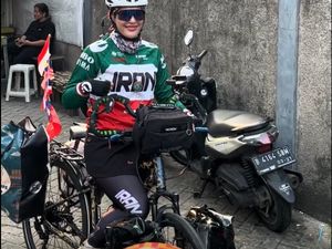 Video: Pesepeda Iran Nekat Keliling Asia demi Sebarkan Pesan Damai