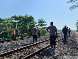 Pria 26 Tahun Tewas Tersambar Kereta di Cirebon